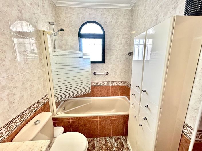 Image No.27-3 Bed House for sale