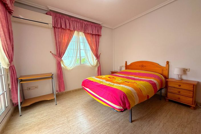 Image No.16-3 Bed Townhouse for sale