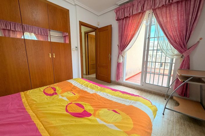 Image No.17-3 Bed Townhouse for sale