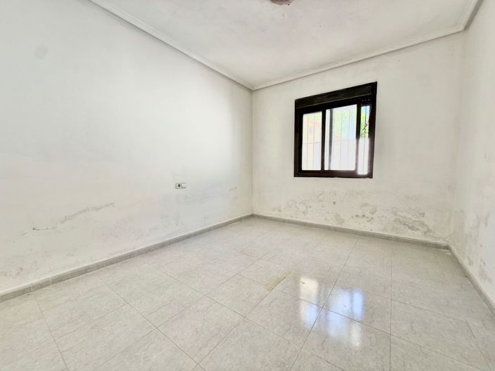 Image No.11-3 Bed Townhouse for sale