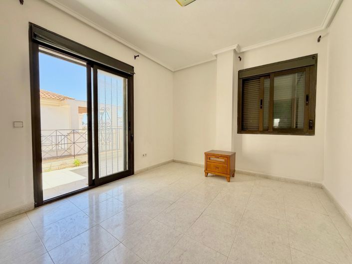 Image No.7-3 Bed Townhouse for sale