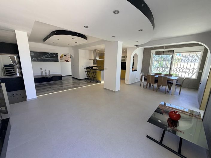 Image No.9-5 Bed Villa for sale