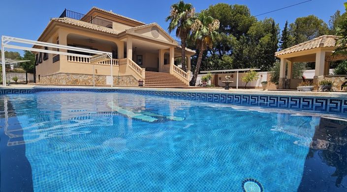Image No.2-5 Bed Villa for sale