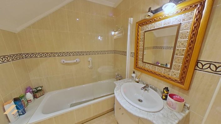 Image No.44-4 Bed Duplex for sale