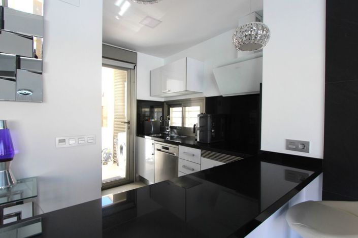 Image No.10-5 Bed Villa for sale