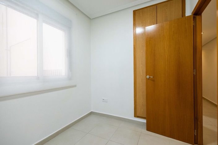 Image No.20-3 Bed Apartment for sale