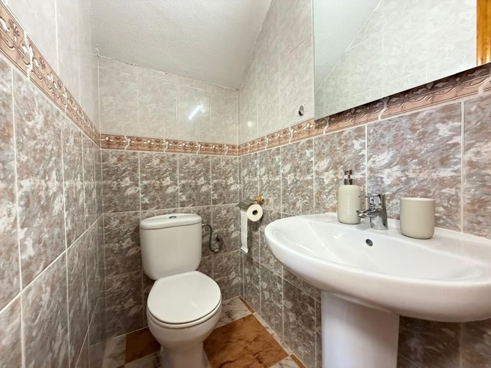 Image No.34-2 Bed House for sale