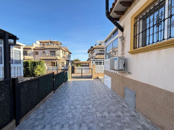 Image No.9-2 Bed House for sale