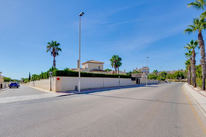 Image No.27-3 Bed Villa for sale