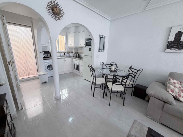 Image No.10-3 Bed House for sale