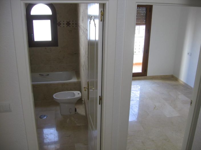 Image No.17-2 Bed House for sale