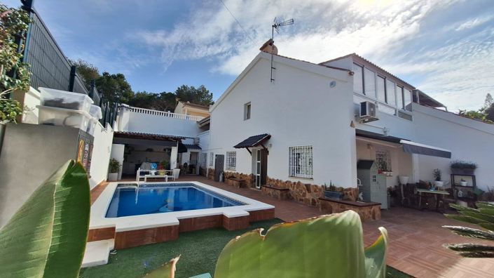 Image No.2-Villa de 4 chambres à vendre à Torrevieja