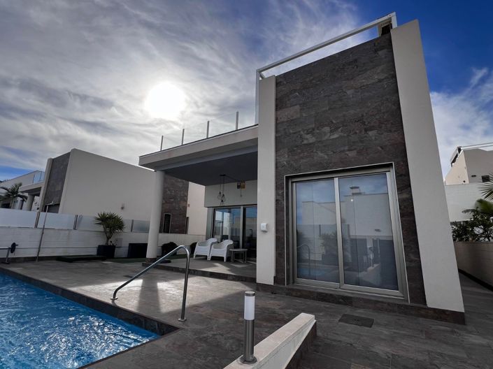 Image No.2-Villa de 3 chambres à vendre à Orihuela Costa