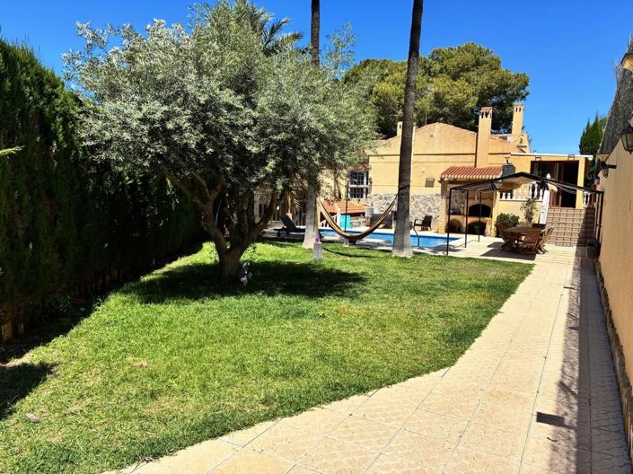 Image No.2-4 Bed Villa for sale