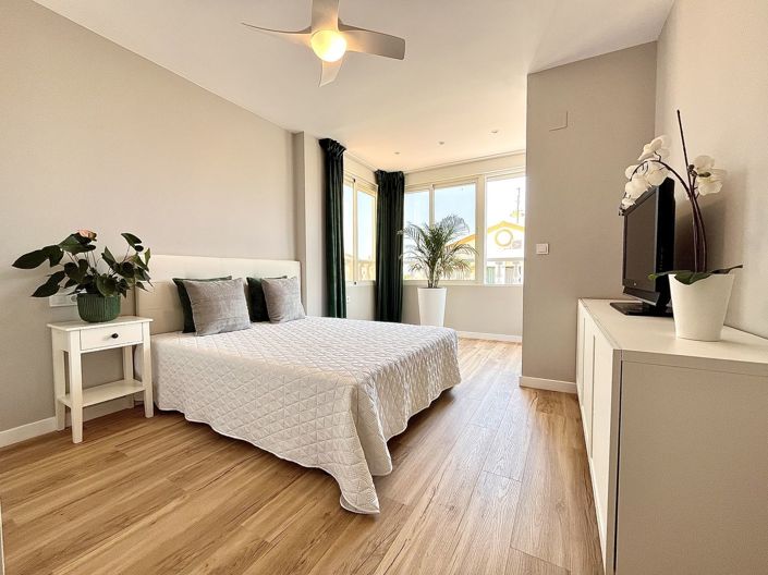 Image No.13-3 Bed House for sale