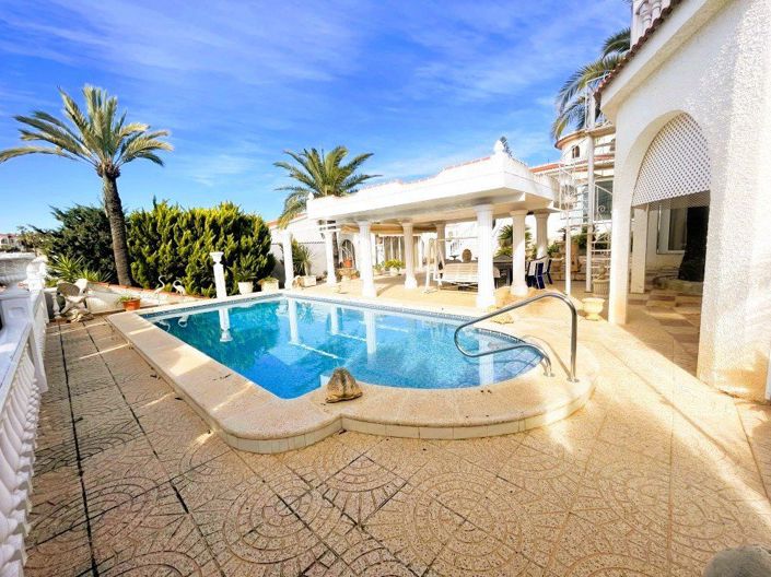 Image No.11-3 Bed Villa for sale