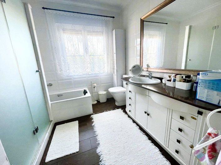 Image No.19-3 Bed Villa for sale
