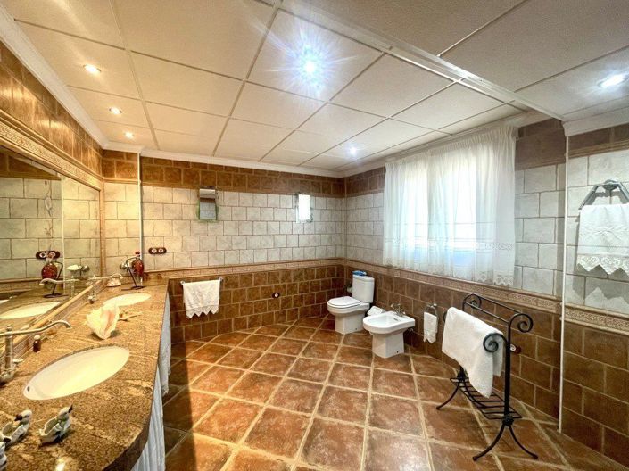 Image No.16-5 Bed Villa for sale