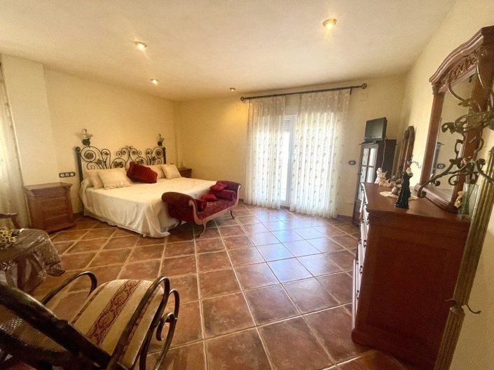 Image No.18-5 Bed Villa for sale
