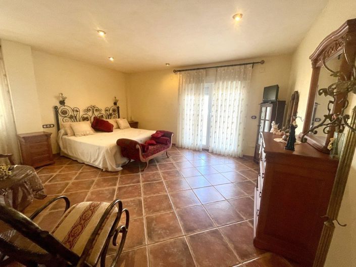 Image No.18-5 Bed Villa for sale