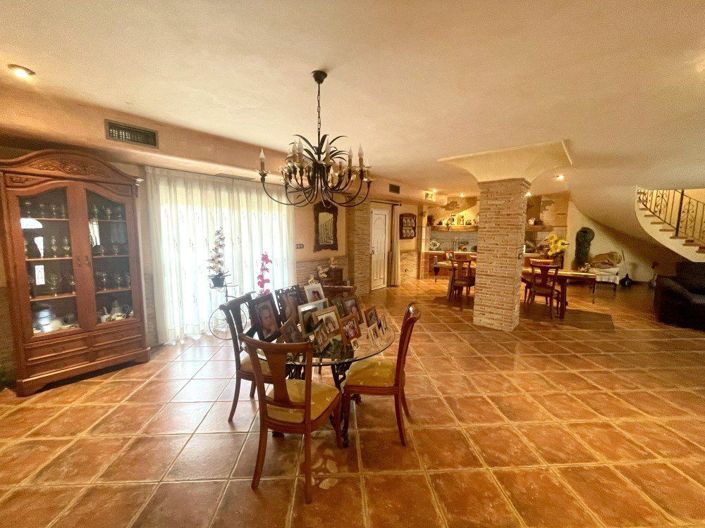 Image No.7-5 Bed Villa for sale