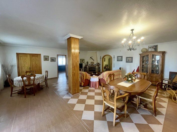 Image No.25-4 Bed Villa for sale