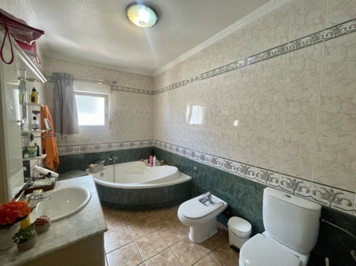 Image No.3-4 Bed Villa for sale