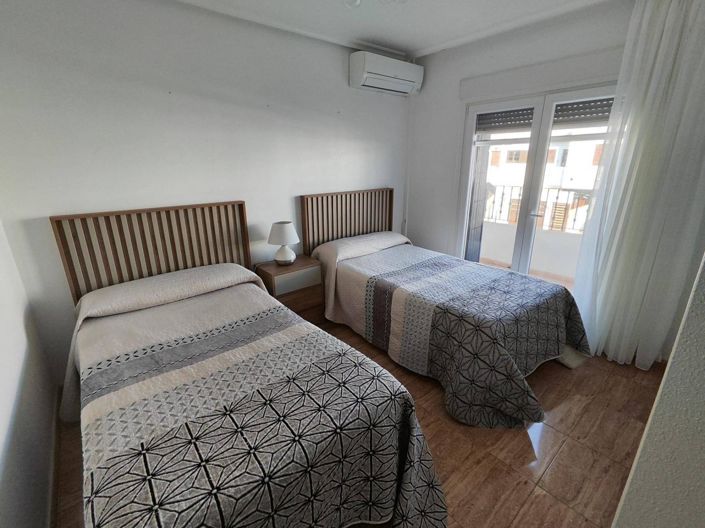 Image No.27-2 Bed Semi-Detached for sale