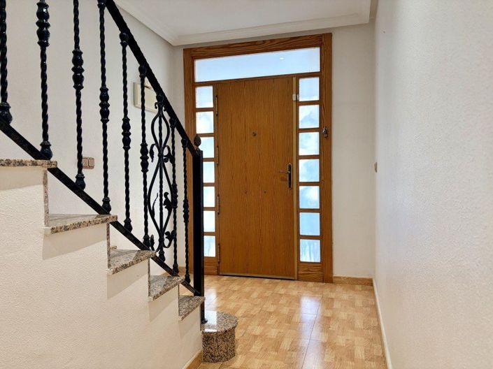 Image No.10-3 Bed House for sale