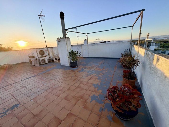 Image No.20-3 Bed House for sale