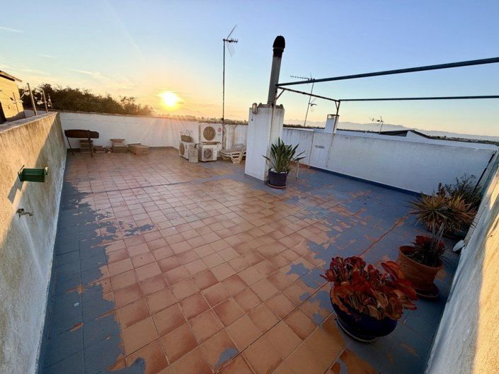 Image No.22-3 Bed House for sale