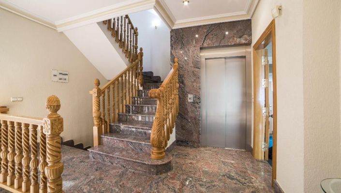 Image No.12-5 Bed House for sale