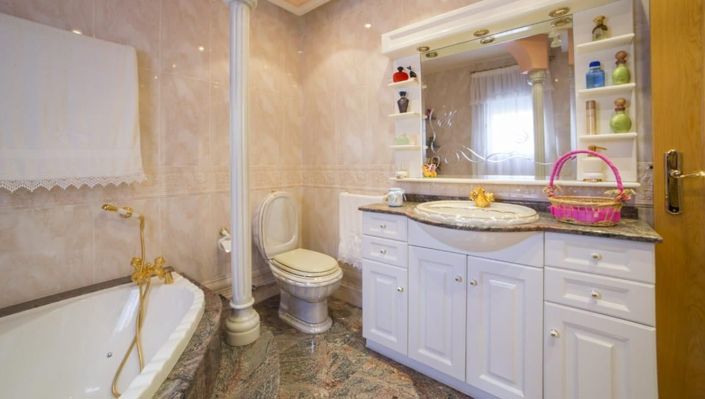 Image No.15-5 Bed House for sale