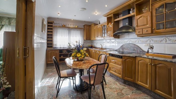 Image No.17-5 Bed House for sale