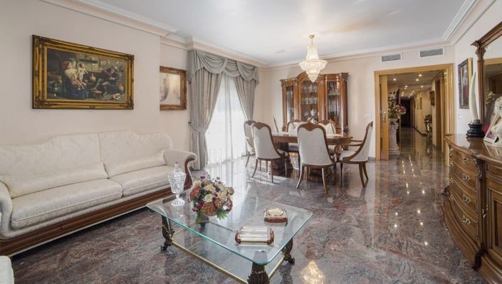 Image No.18-5 Bed House for sale