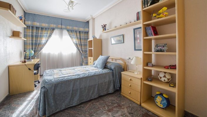 Image No.20-5 Bed House for sale