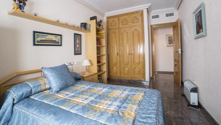 Image No.27-5 Bed House for sale