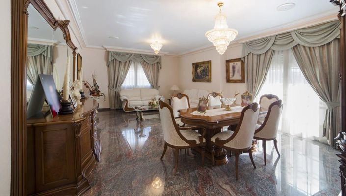 Image No.5-5 Bed House for sale