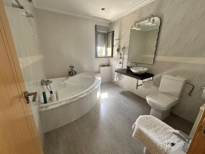 Image No.26-4 Bed Villa for sale