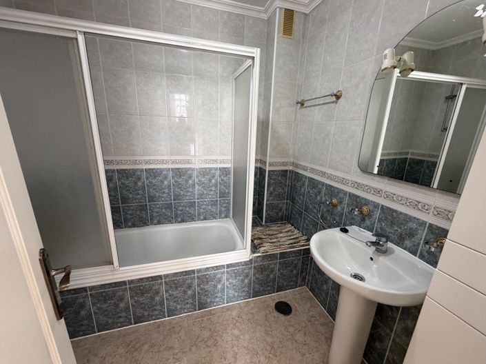 Image No.18-4 Bed House for sale