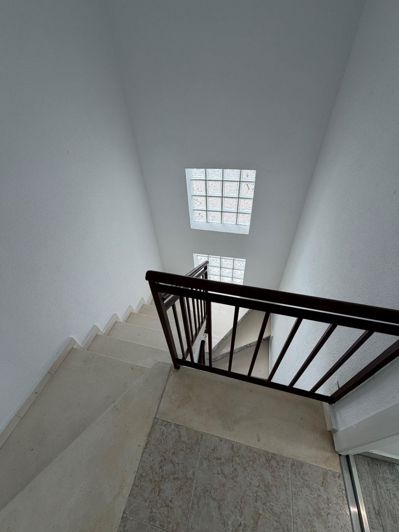 Image No.24-4 Bed House for sale