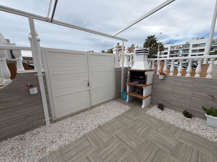 Image No.4-4 Bed House for sale