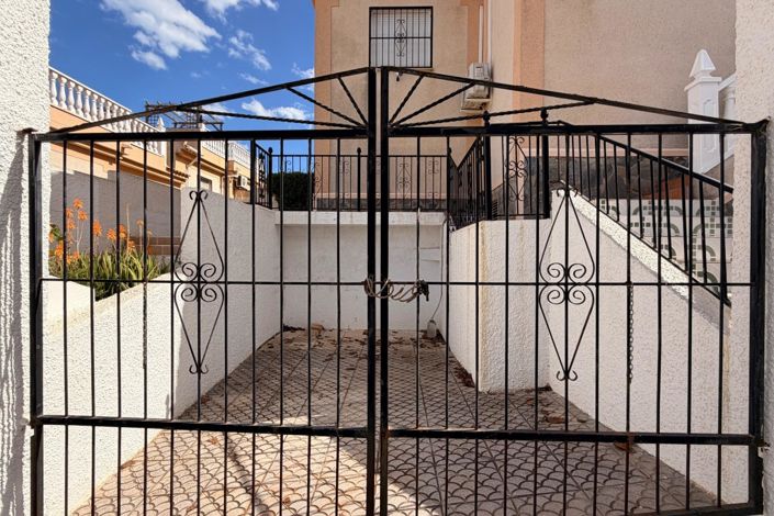 Image No.17-2 Bed Townhouse for sale