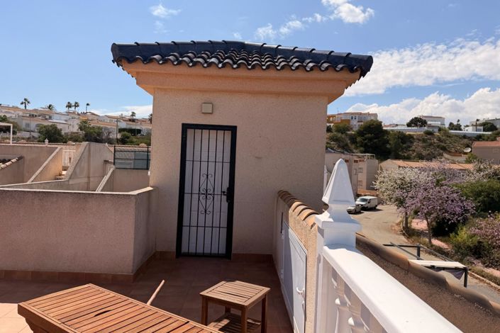 Image No.20-2 Bed Townhouse for sale