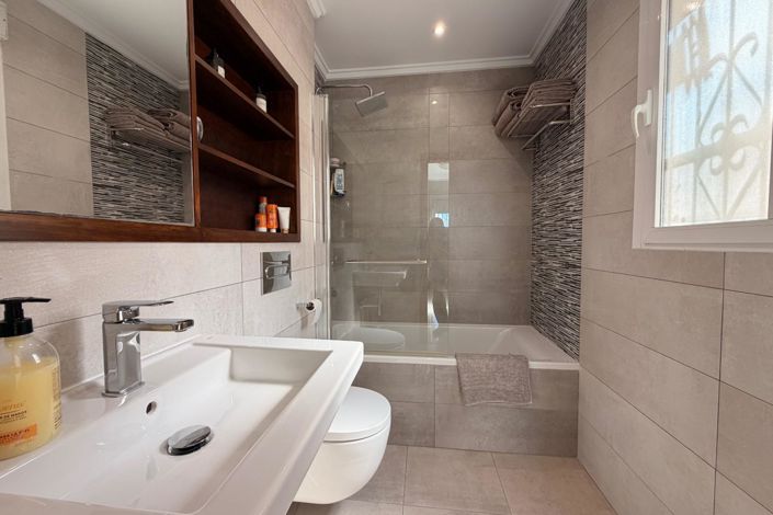 Image No.29-2 Bed Townhouse for sale