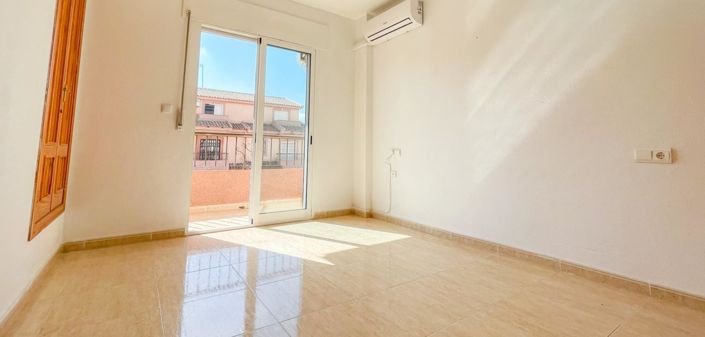 Image No.13-4 Bed Townhouse for sale