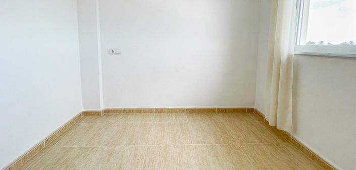 Image No.20-4 Bed Townhouse for sale
