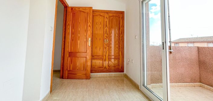 Image No.23-4 Bed Townhouse for sale