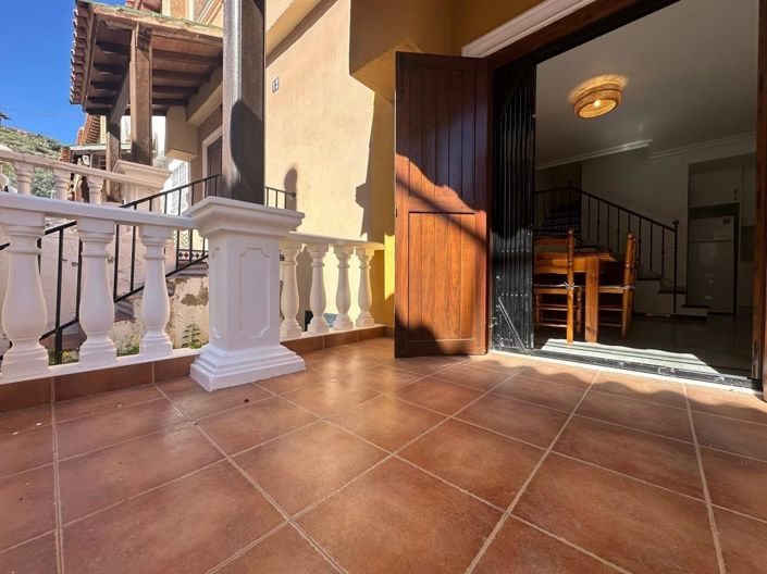 Image No.18-2 Bed House for sale