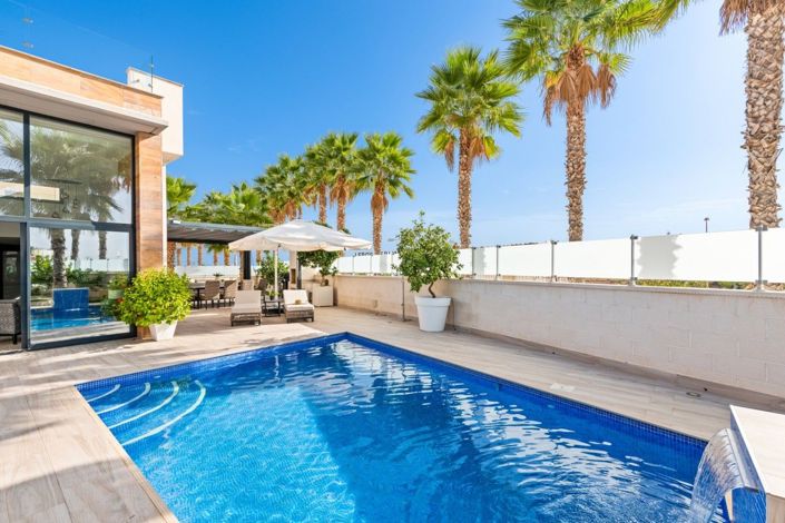 Image No.2-Villa de 5 chambres à vendre à Cabo Roig